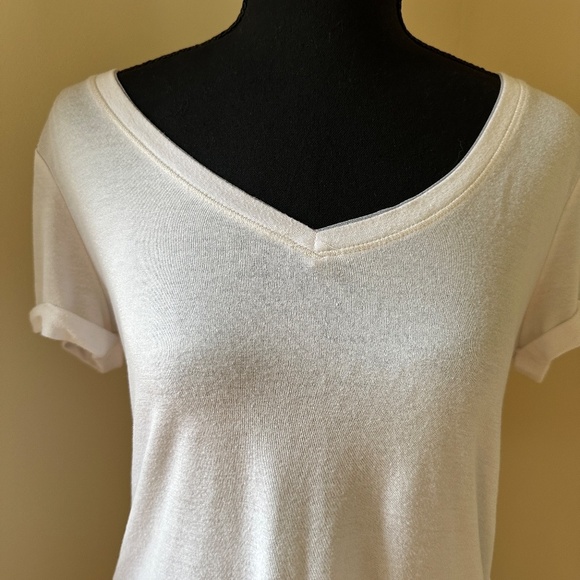 *WHITE HOUSE BLACK MARKET* White Short Sleeve V-Neck Shirt Size Small - Picture 2 of 7